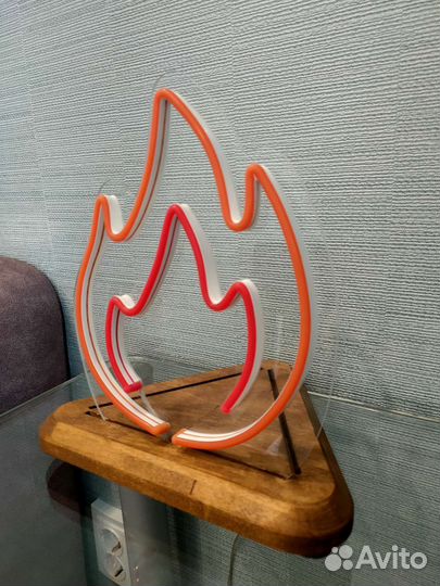 Неоновый светильник