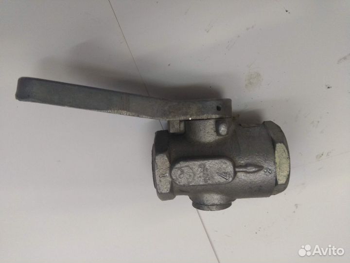 Продам кран разобщительный (пао пааз)