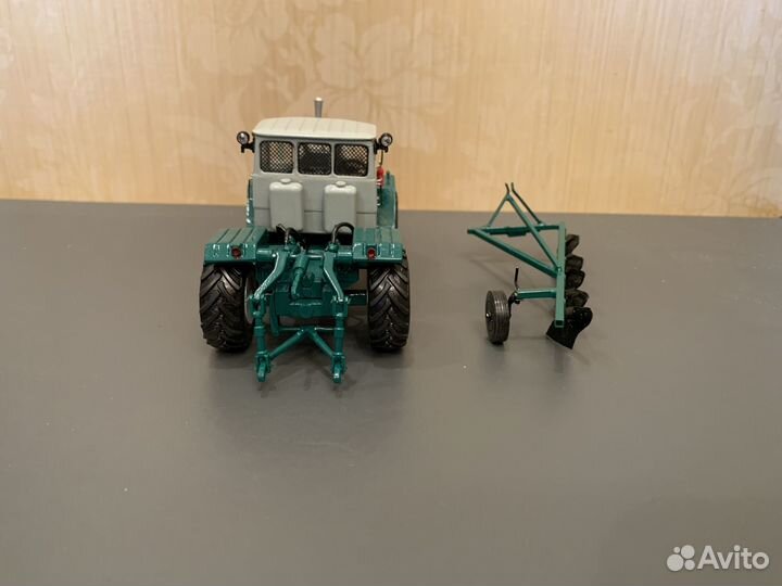 1:43 Модель Трактор Т-125 с плугом плн-5-35