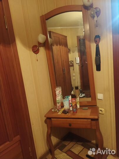 Трюмо с зеркалом