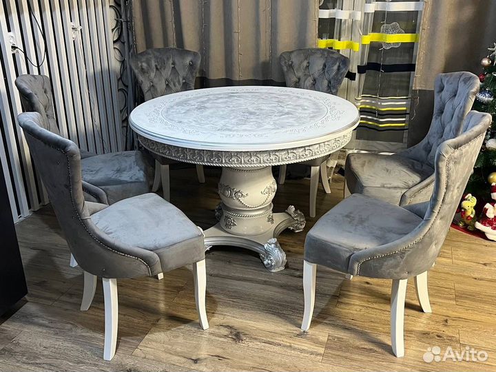 Стол и стулья