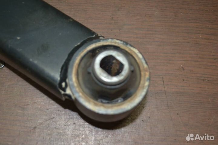 Рычаг подвески левый передний Mazda 323