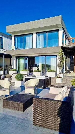 Дом 198 м² на участке 6 сот.