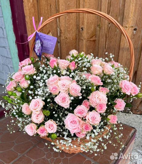 Корзина с живыми цветами