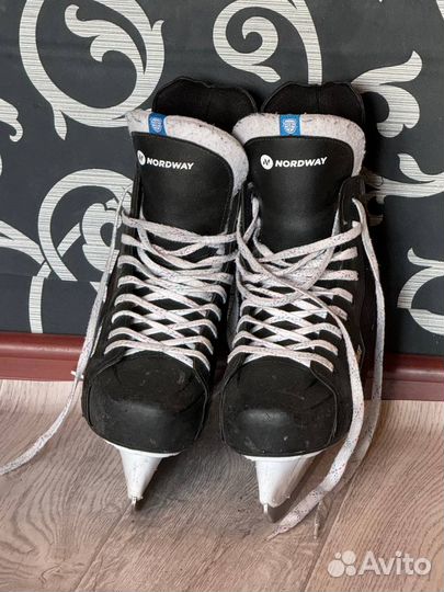 Коньки хоккейные 42 размер