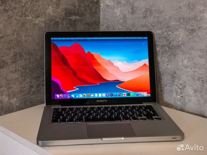 Мощный ноутбук Apple MacBook Pro 13 10/740 SSD