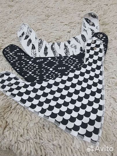 Нагрудники/слюнявчики