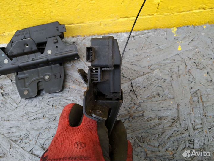 Бмв е53 х5 замок багажника