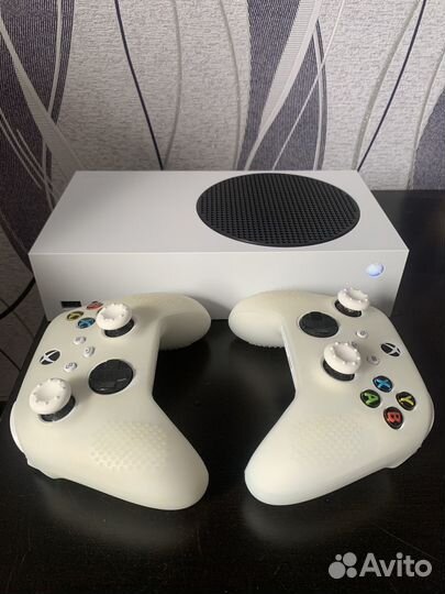 Xbox series s 2 геймпада