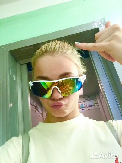 Белые спортивные солнцезащитные очки