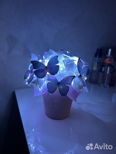 Букнт из бабочек и розочек (ночник)