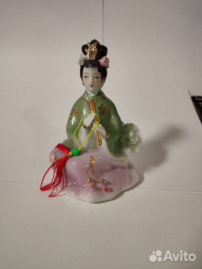 Фарфоровые статуэтки гейши