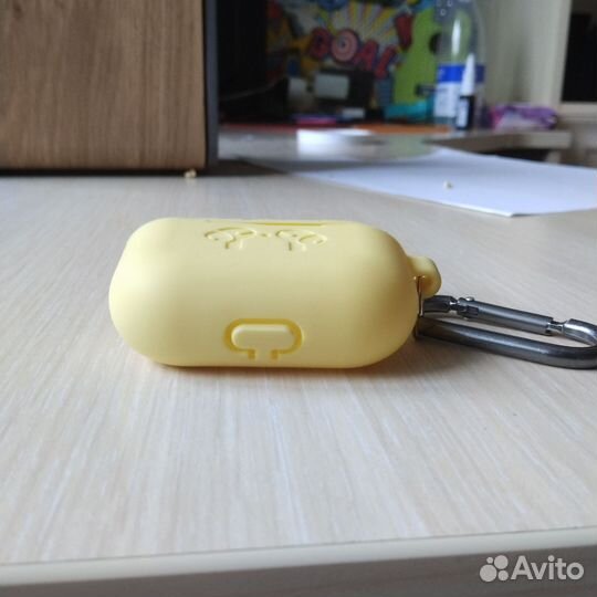 Чехол жёлтый на беспроводные наушники