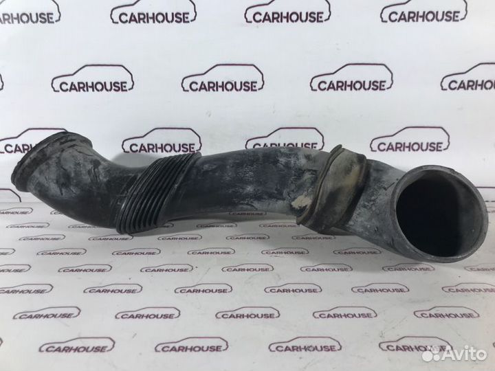 Патрубок воздушного фильтра правый Volkswagen