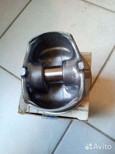 Поршень на Мерседес м104