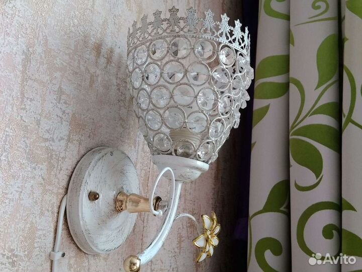 Прикроватный светильник