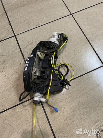 Замок двери задний правый Mercedes-Benz W220