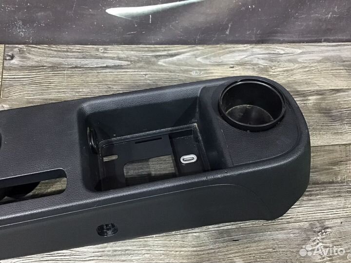 Консоль центральная Volkswagen Jetta 6