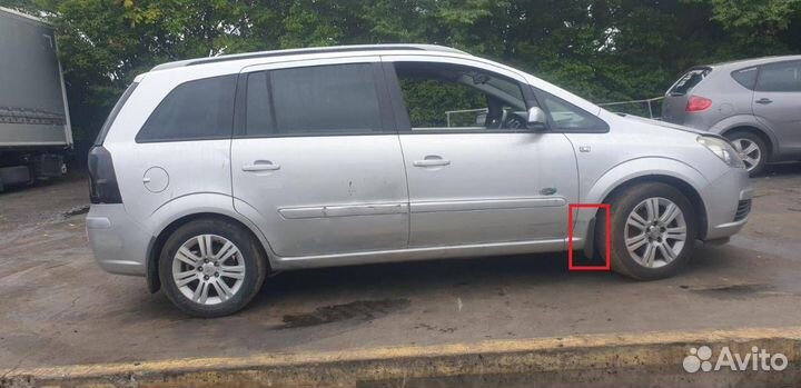 Брызговик передний Opel Zafira 2 (B) 2006 93199299