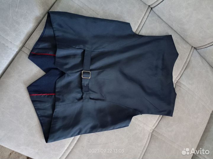 Жилетка для мальчика школьная синяя 140