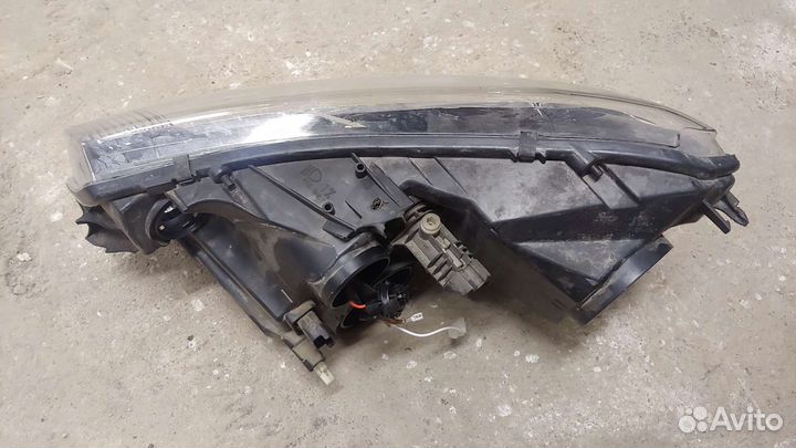 Фары на Renault Logan 2