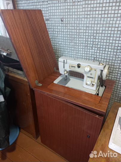 Швейная машина Подольск 142