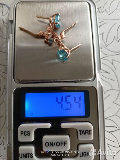 Золотые серьги с топазами