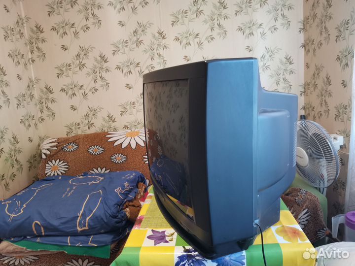 Телевизор Samsung 70см