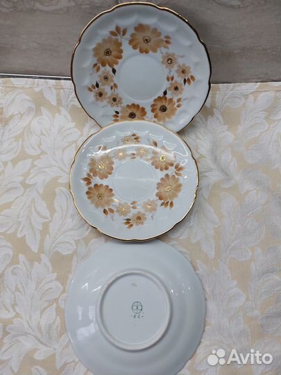 Чайные блюдца