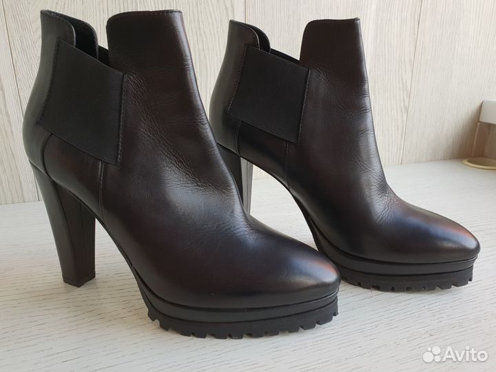 Демисезонные кожаные ботильоны, новые (40 р-р)