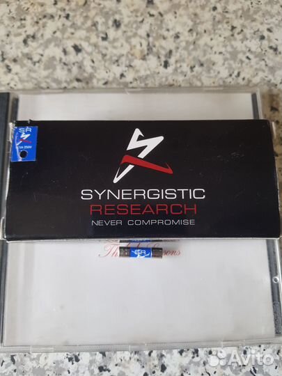 Предохранитель Synergistic Research Blue 1A 5x20