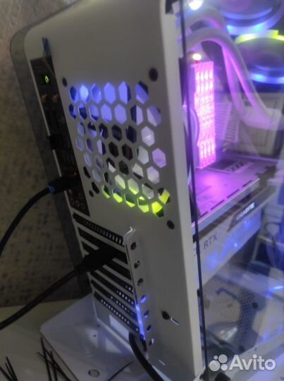 Мощный компьютер в белом стиле ROG