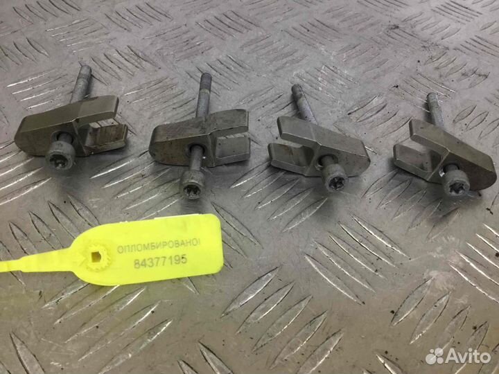 Скоба (кронштейн) крепления форсунки Мерседес Вито