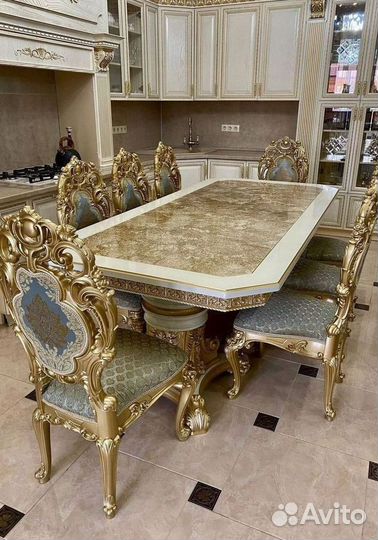 Обеденный стол и стулья