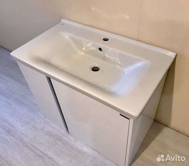 Подвесная тумба для ванной с раковиной