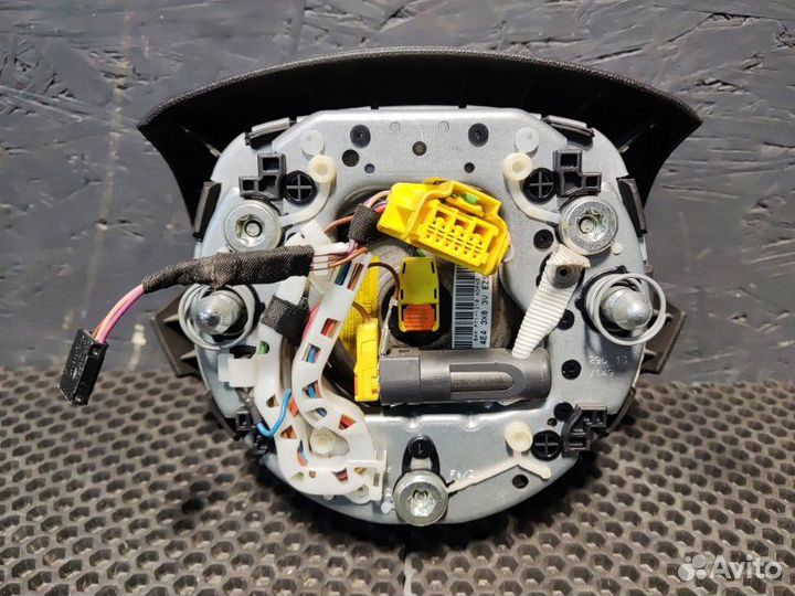 Подушка безопасности в руль Audi A6 C7 cdnb 2014