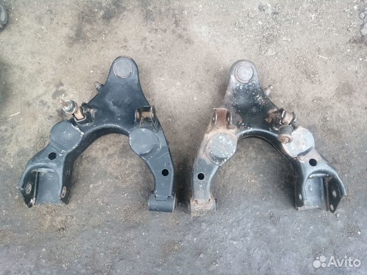 Рычаг перед нижний Toyota Land Cruiser 100