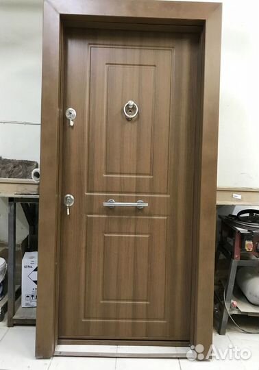 Дверь из массива