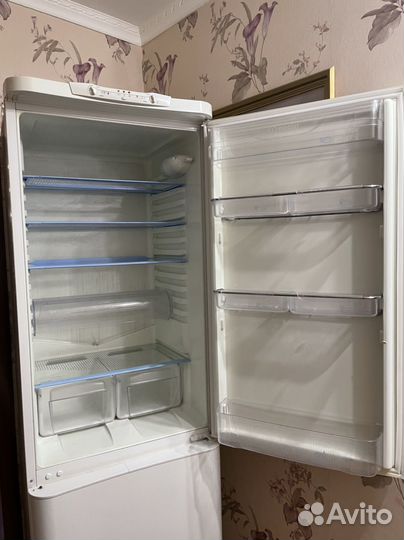 Холодильник indesit