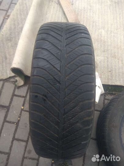 Goodyear Vector 4Seasons 215/60 R16
