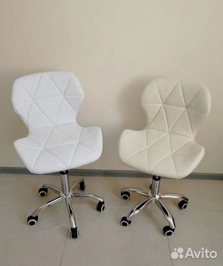 Стул для мастера педикюра, косметолога