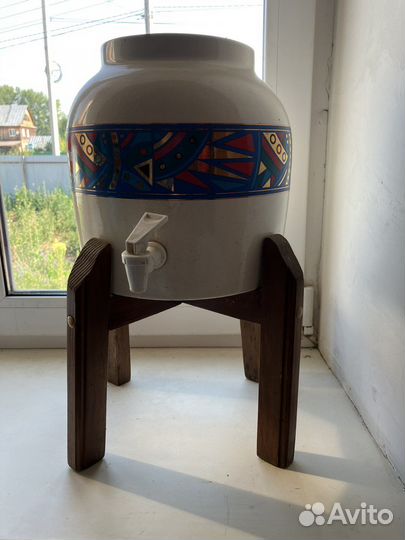 Диспенсер для питьевой воды с краном