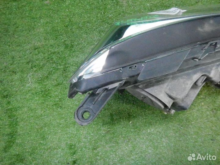 Фара левая Toyota RAV4