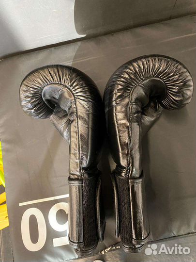 Боксерские перчатки