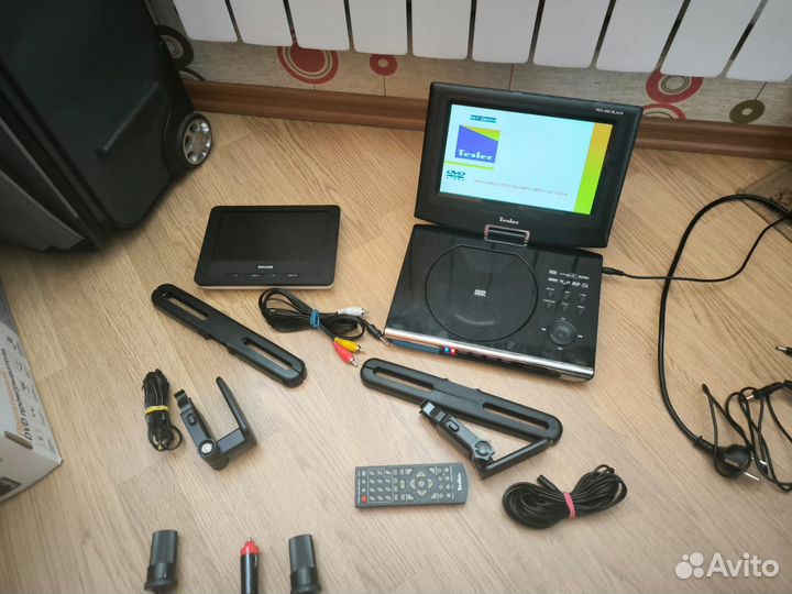 Портативный dvd плеер в авто с 2мя дисплеями