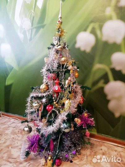 Ель искусственная, гирлянды, игрушки
