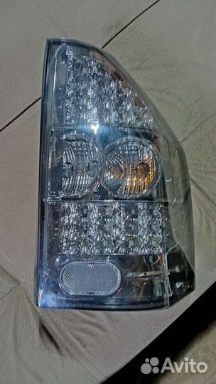 Фонарь задний правый Mitsubishi Montero 3