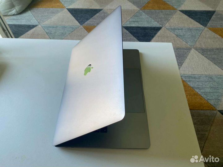 Macbook pro 15-inch 2016