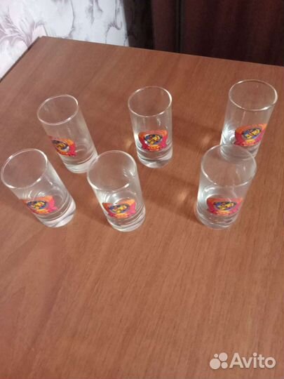 Графин и рюмки с символикой СССР