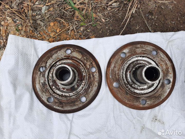 Ступица с поворотным кулаком